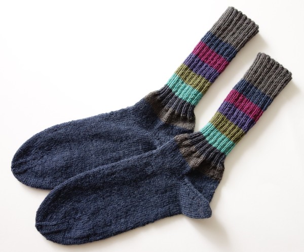 Herrensocken uni moorblau mit gestreiftem Schaft